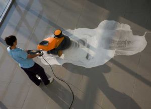 Limpieza de suelos en Málaga con maquinaria en alquiler.